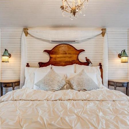 Fairytale Loft Suite 1 Bed, 1 Bath Luxury Apartment In Downtown Belmont 샬러츠빌 외부 사진