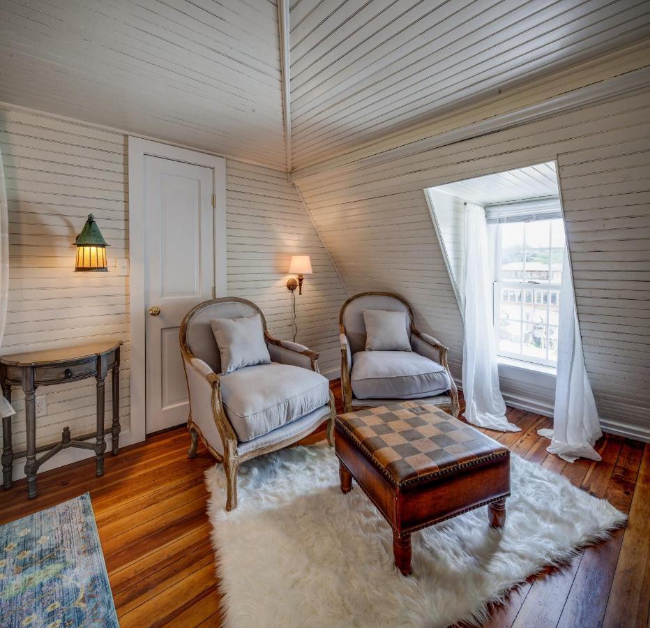 Fairytale Loft Suite 1 Bed, 1 Bath Luxury Apartment In Downtown Belmont 샬러츠빌 외부 사진