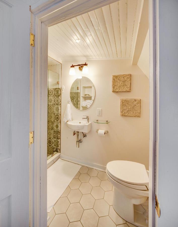 Fairytale Loft Suite 1 Bed, 1 Bath Luxury Apartment In Downtown Belmont 샬러츠빌 외부 사진